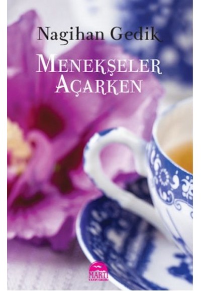 Menekşeler Açarken