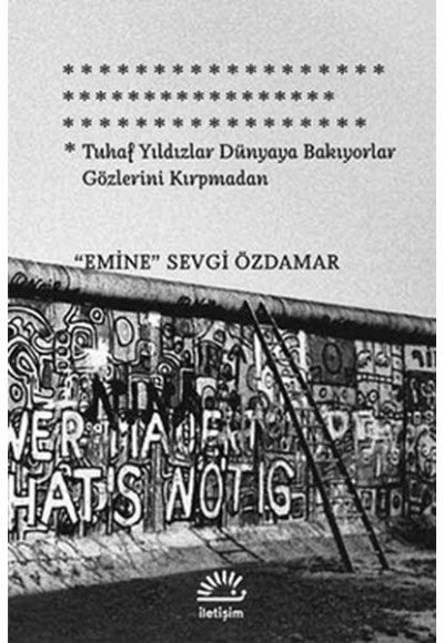 Tuhaf Yıldızlar Dünyaya Bakıyorlar Gözlerini Kırpmadan